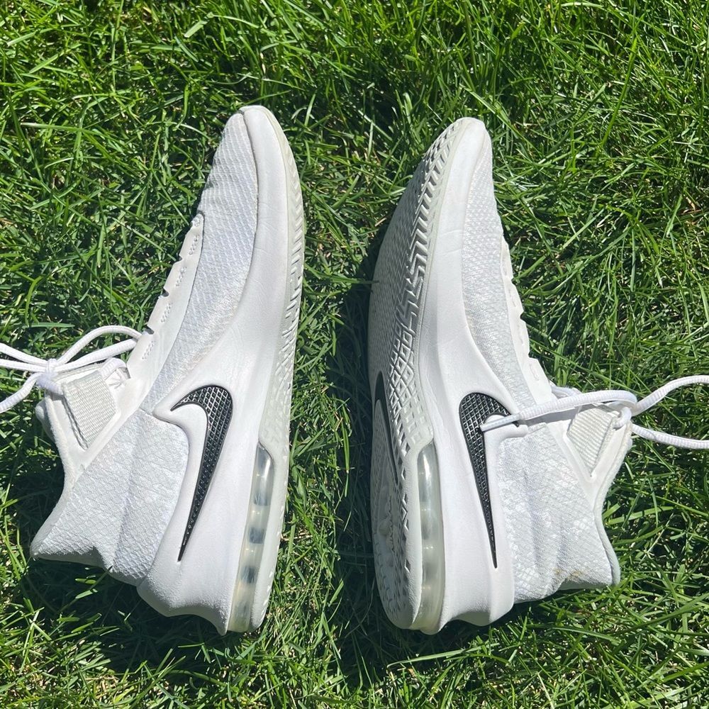 Nike Air Max Infuriate 2 Mid
White Platinum Men’s size 7.5